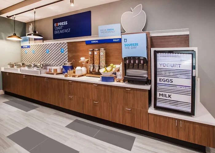 Hotel Express & Chicago-algonquin By Ihg 3*