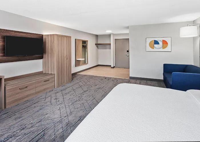 Express & Chicago-algonquin By Ihg