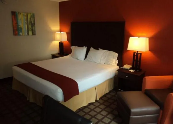 Express & Chicago-algonquin By Ihg Hotel Algonquin