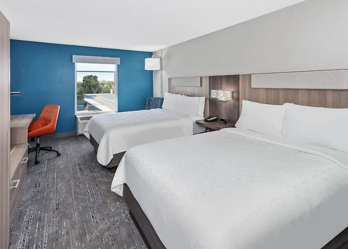 Express & Chicago-algonquin By Ihg Hotel