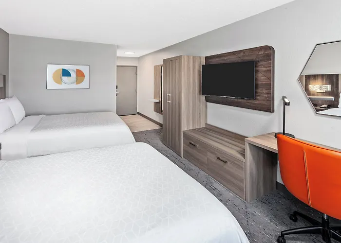 Express & Chicago-algonquin By Ihg Hotel Algonquin