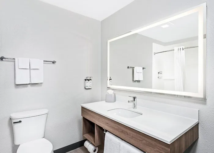 Express & Chicago-algonquin By Ihg Hotel Algonquin