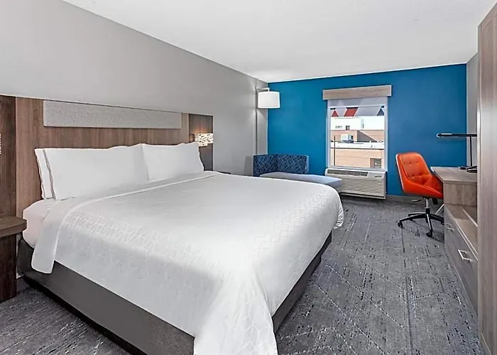 Hotel Express & Chicago-algonquin By Ihg 3*